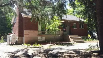 35 Ross Road, Huntsville, On P0b 1l0