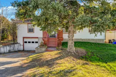 Detached in Meadowlands - Crestview and Area