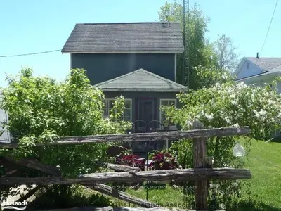 158 Queen Street, Burk's Falls, On P0a 1c0