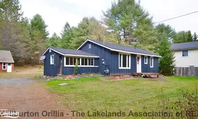 572 South Mary Lake Road, Huntsville, On P0b 1l0