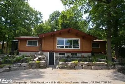 254 Lakeshore Road, Huntsville, On P1h 1y8