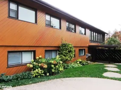 230 Lakeshore Road E, Blue Mountains, On L9y 3z2