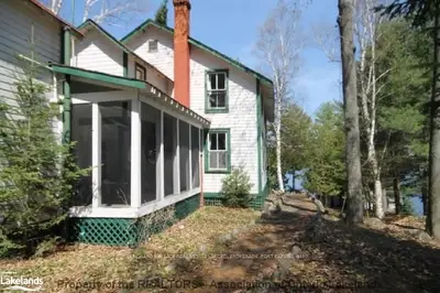 1038 Bluffs Road, Muskoka Lakes, On P0b 1j0