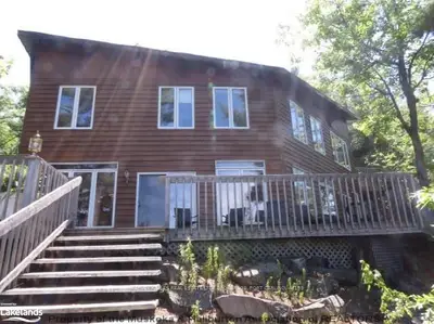 1077 Hurling Point Road, Muskoka Lakes, On P0c 1a0