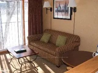 321 Bayshore Complex, Huntsville, On, P1h 2e8