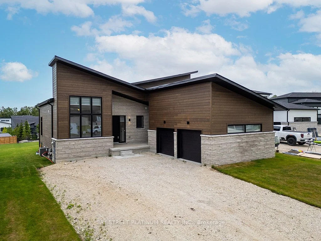 Detached in Blue Mountains
