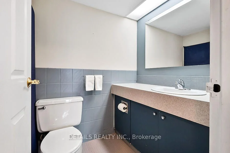 151 Bay Street 204, Ottawa Centre, On K1r 7t2