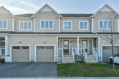 Att/Row/Townhouse in Haldimand
