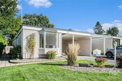 Semi-Detached in Crystal Bay - Rocky Point - Bayshore
