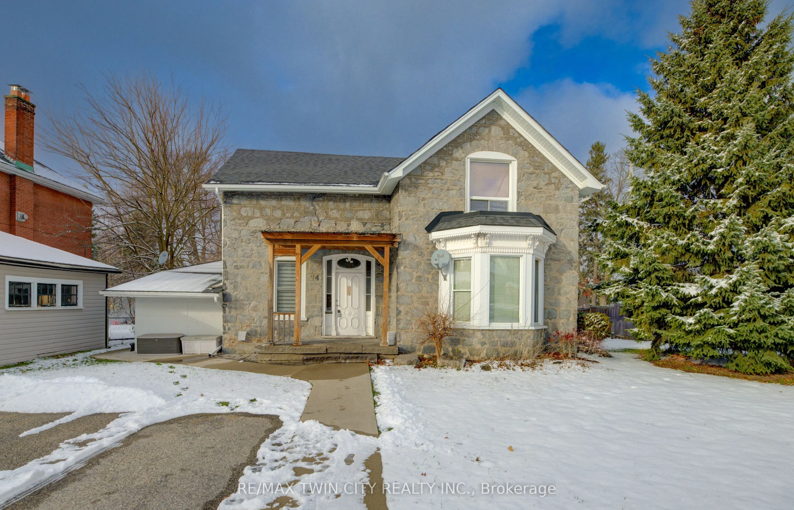 74 Mcnaughton Street, Cambridge, On N1r 1z3