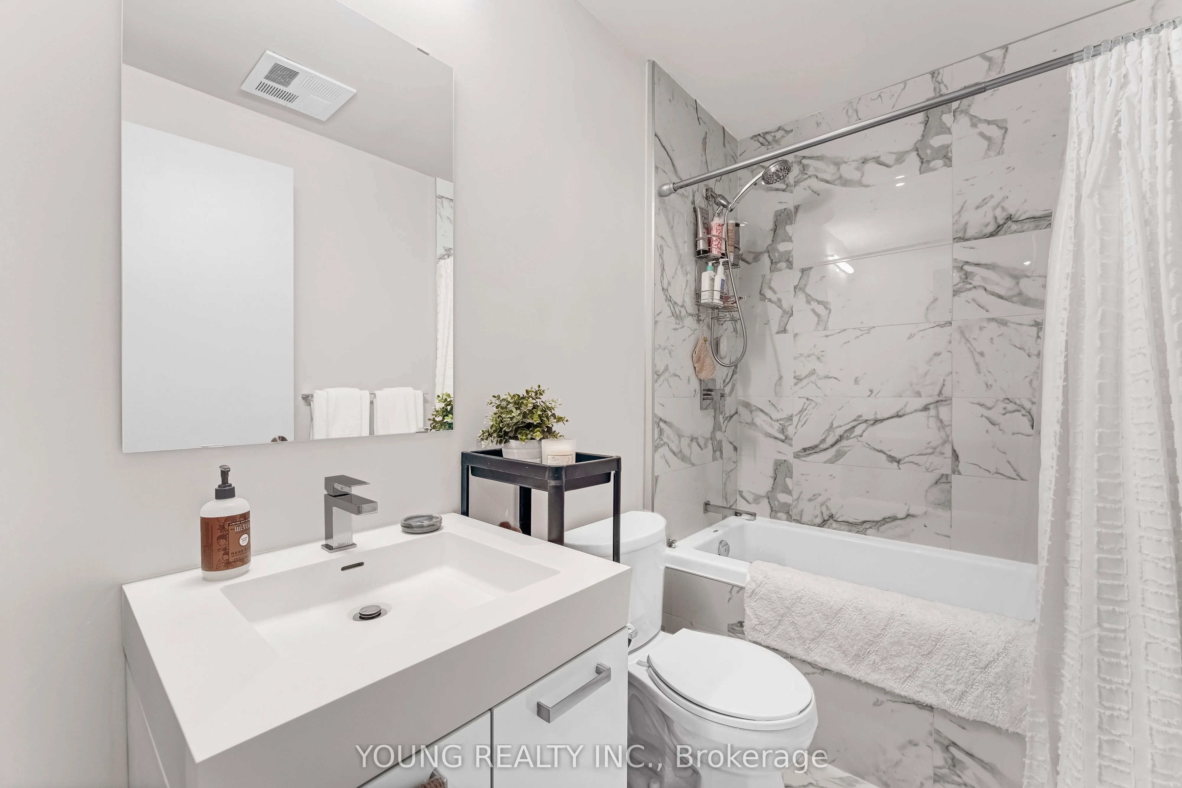 203 Catherine Street 501, Ottawa Centre, ON K2P 1J5