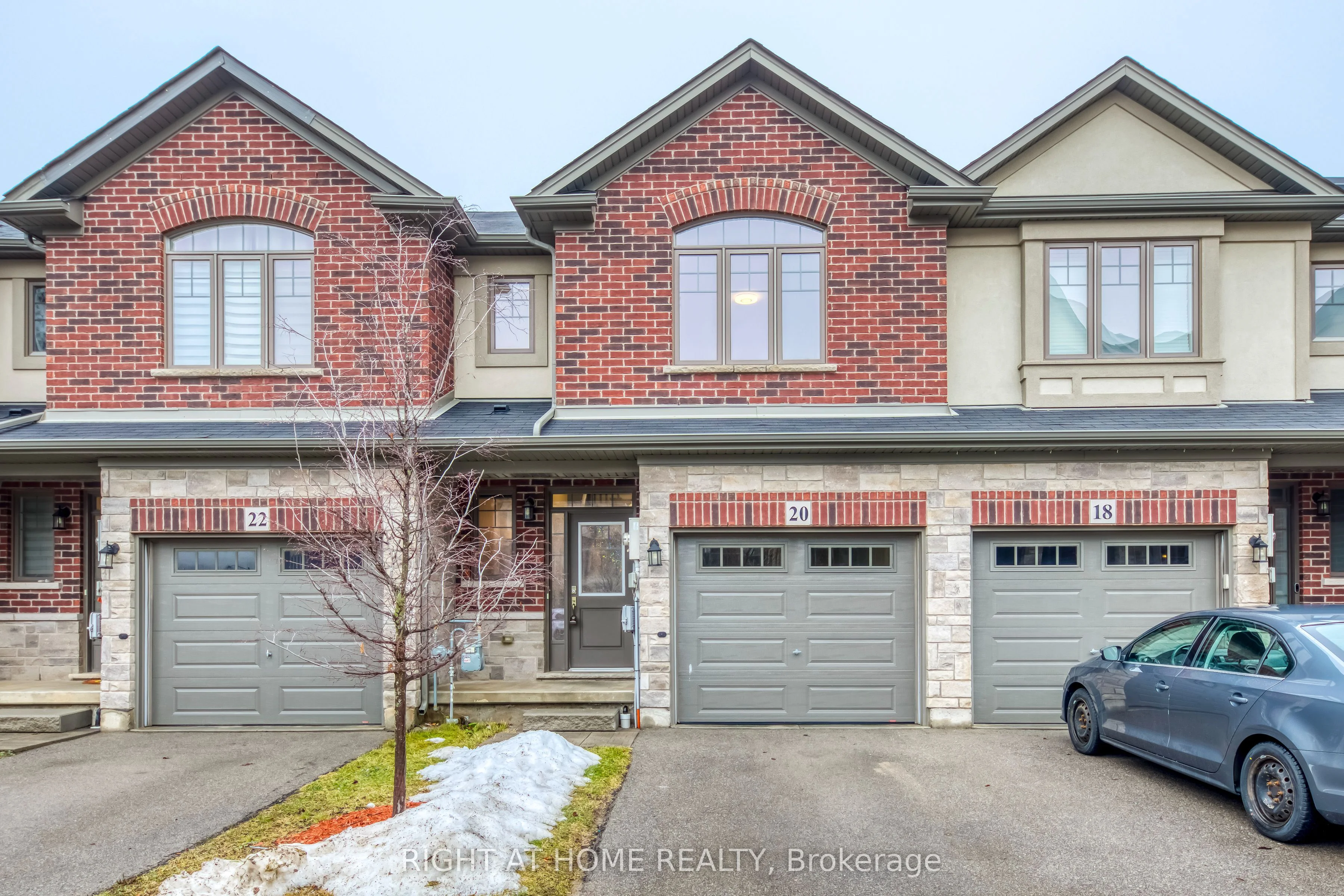 Att/Row/Townhouse in Hamilton