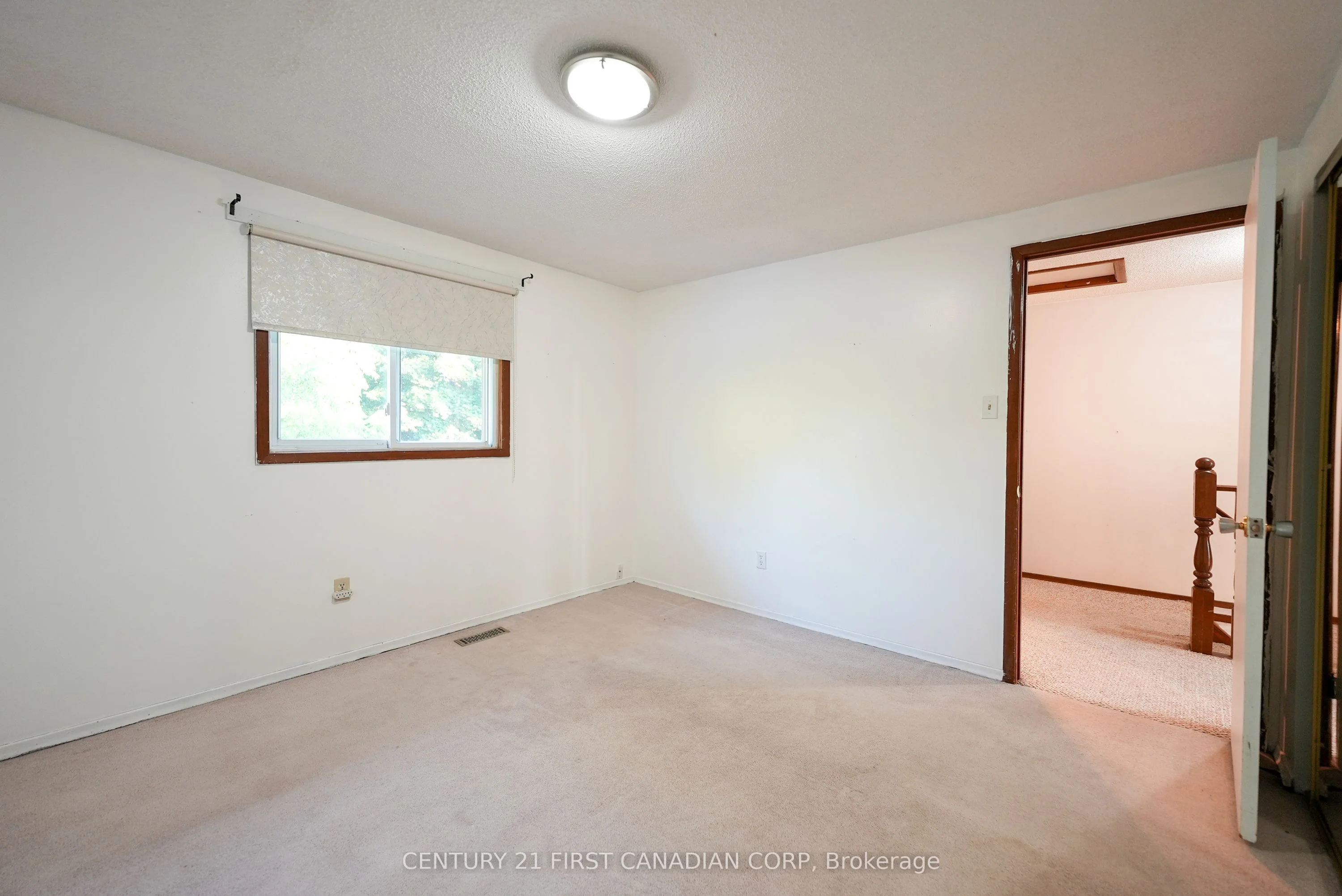 1002 Lawson Road, London North, ON N6G 3M2