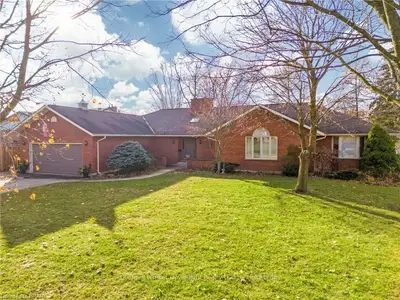 225 Eastern Avenue, South Huron, On N0m 1s1