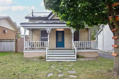 Detached in Stratford