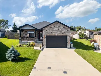 Detached in West Perth