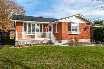 Detached in Stratford