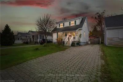 Detached in Owen Sound