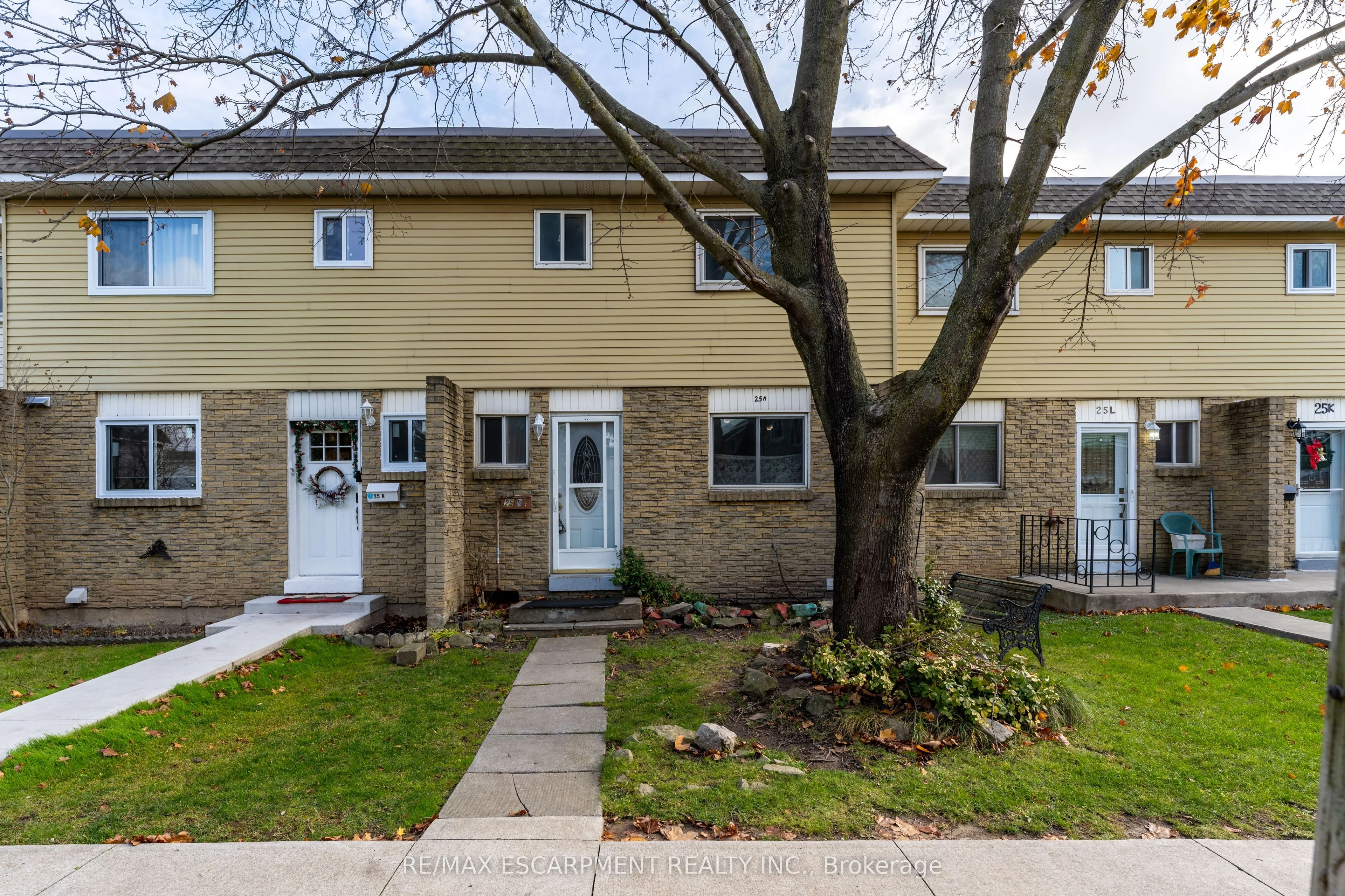 Condo Townhouse in Hamilton