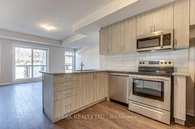 Condo Townhouse in Brant