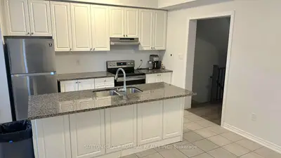 Att/Row/Townhouse in Hamilton