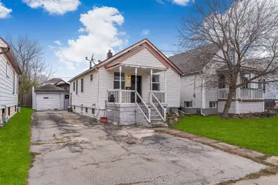 Detached in Niagara Falls