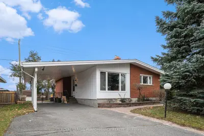 Detached in Parkway Park - Queensway Terrace S and Area