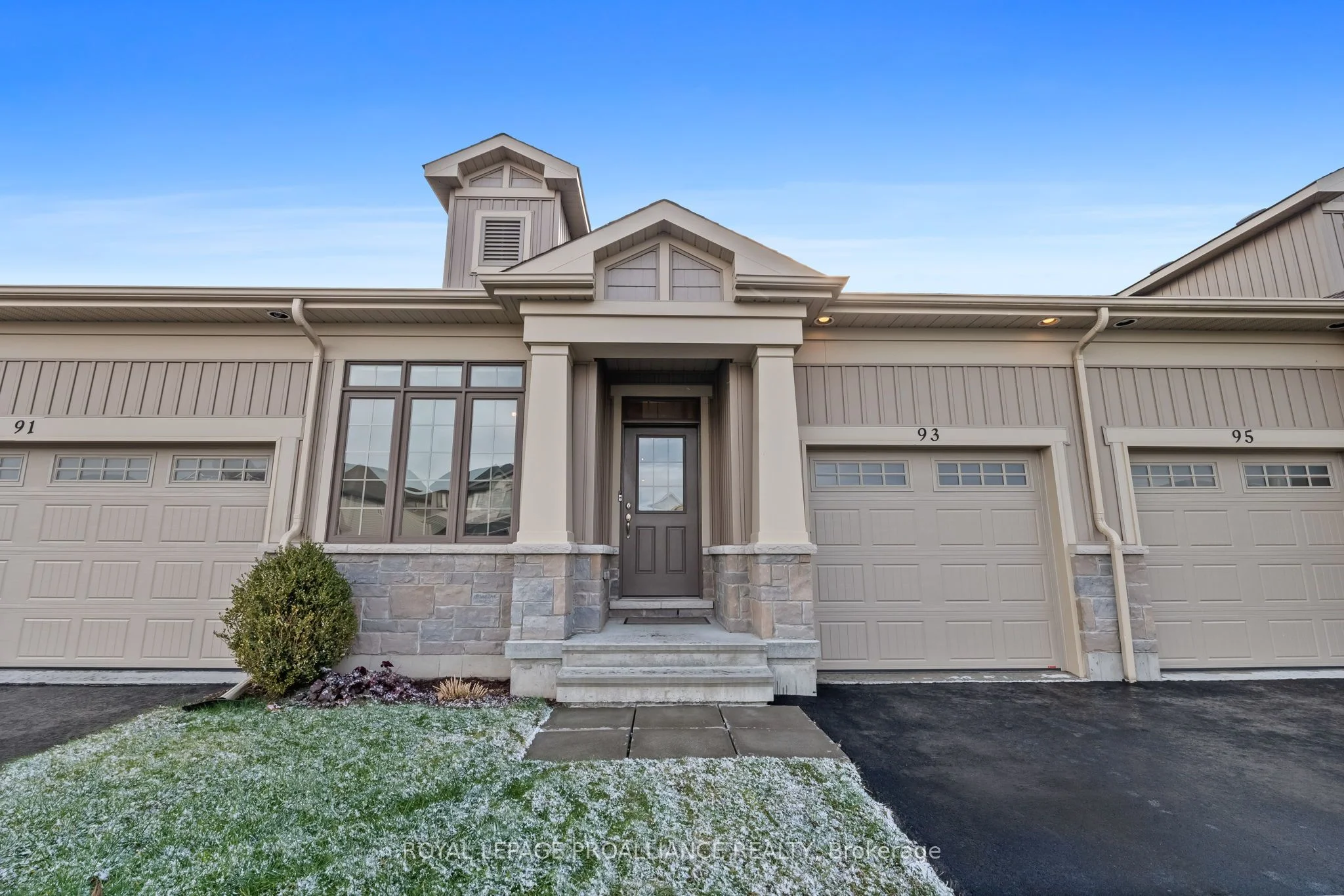 Att/Row/Townhouse in Belleville