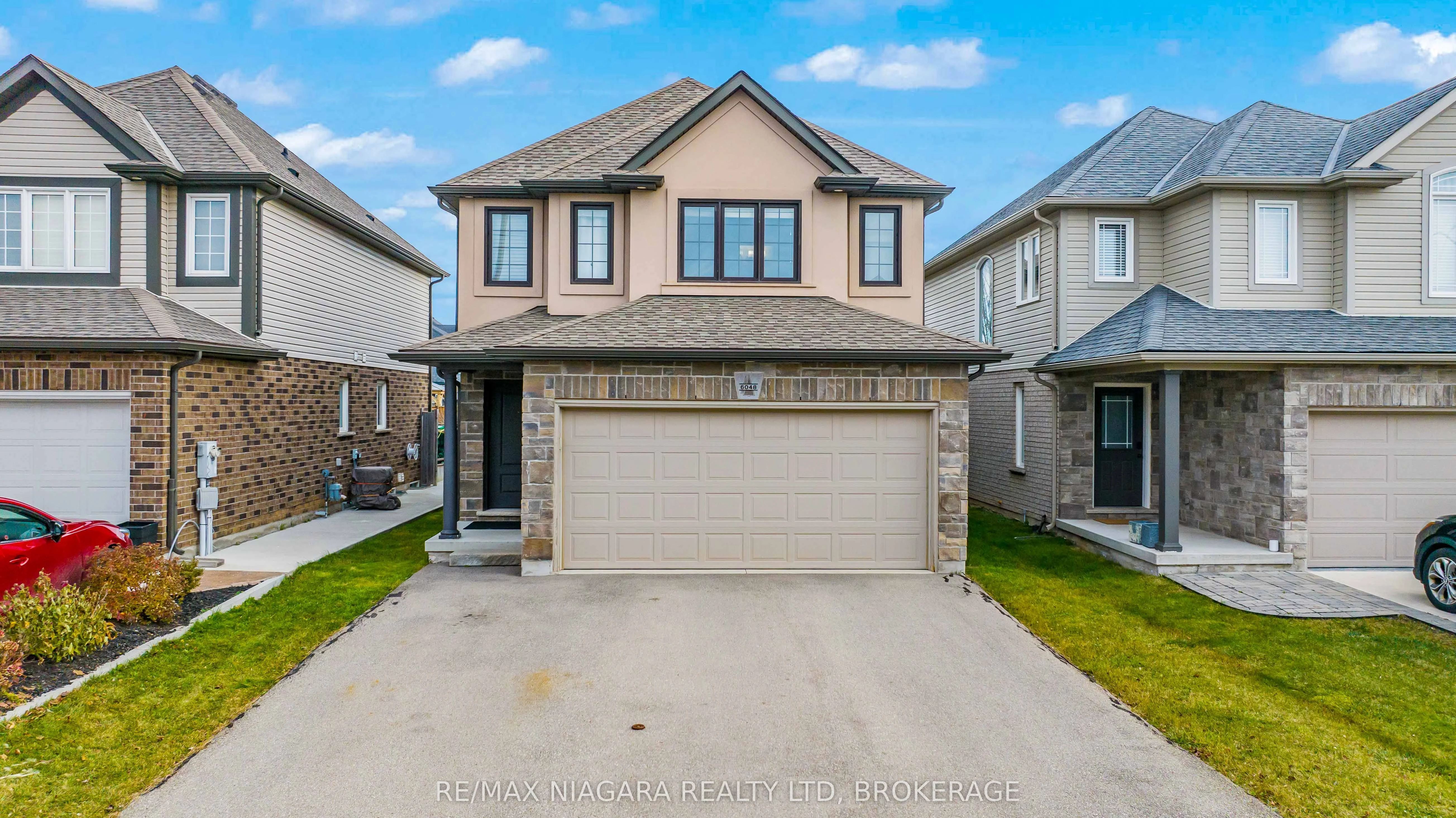 Detached in Niagara Falls