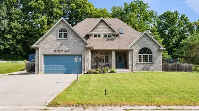 Detached in Brantford