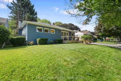 Detached in Niagara Falls
