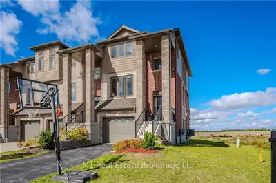 Att/Row/Townhouse in Woolwich