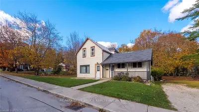 Detached in Owen Sound