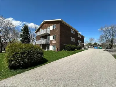Condo Apartment in North Perth