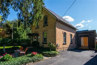 Detached in Stratford