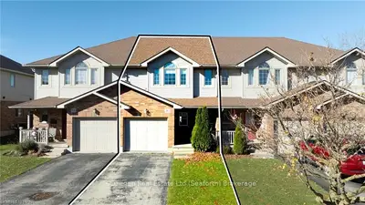 Att/Row/Townhouse in Stratford