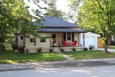 Detached in North Huron