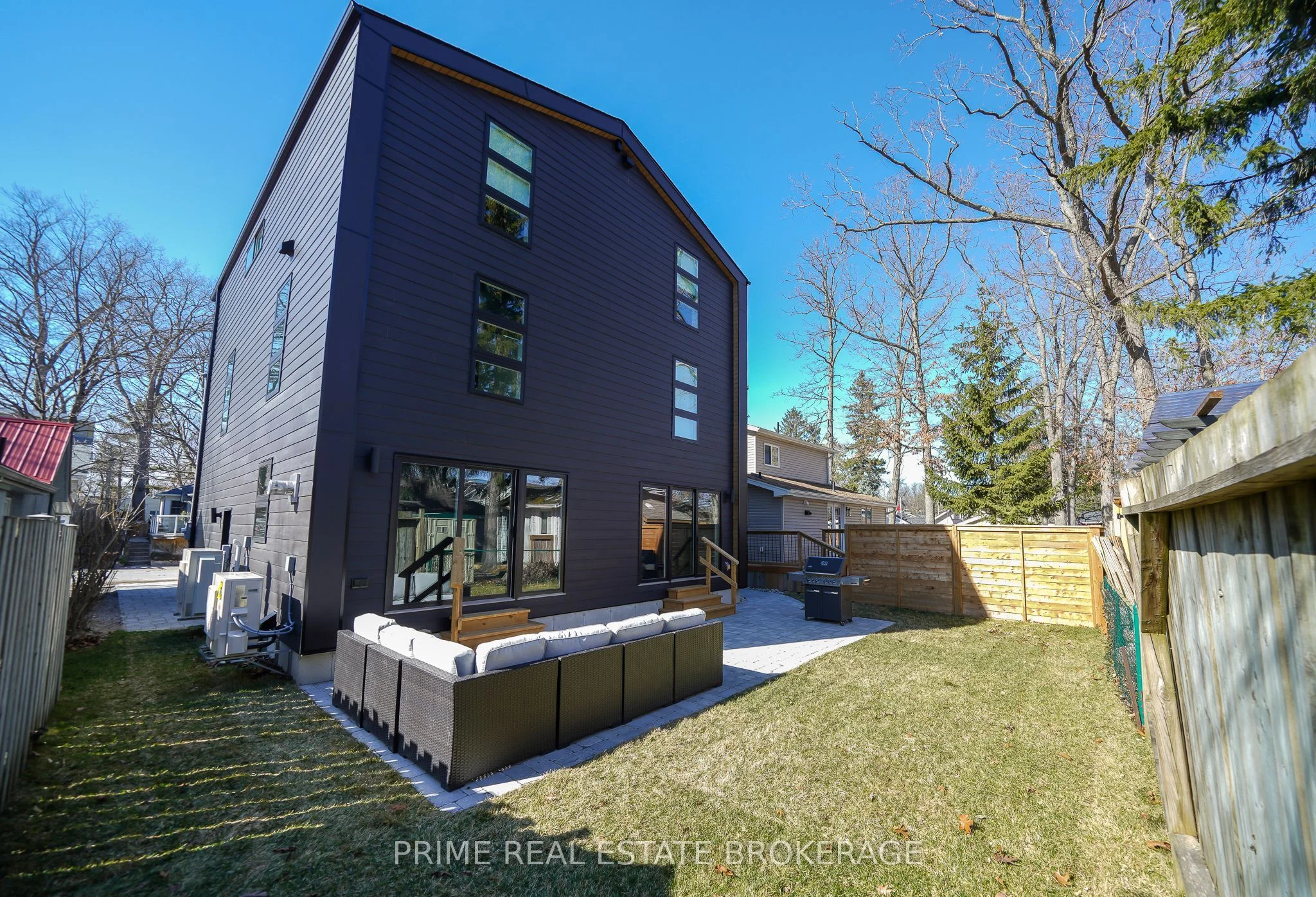 12 Warwick Avenue, Lambton Shores, On N0m 1t0