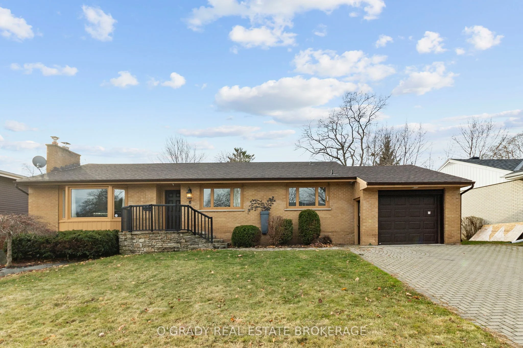 6 Woodlawn Place, Brockville, On K6v 2z2