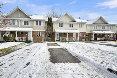 Att/Row/Townhouse in Casselman
