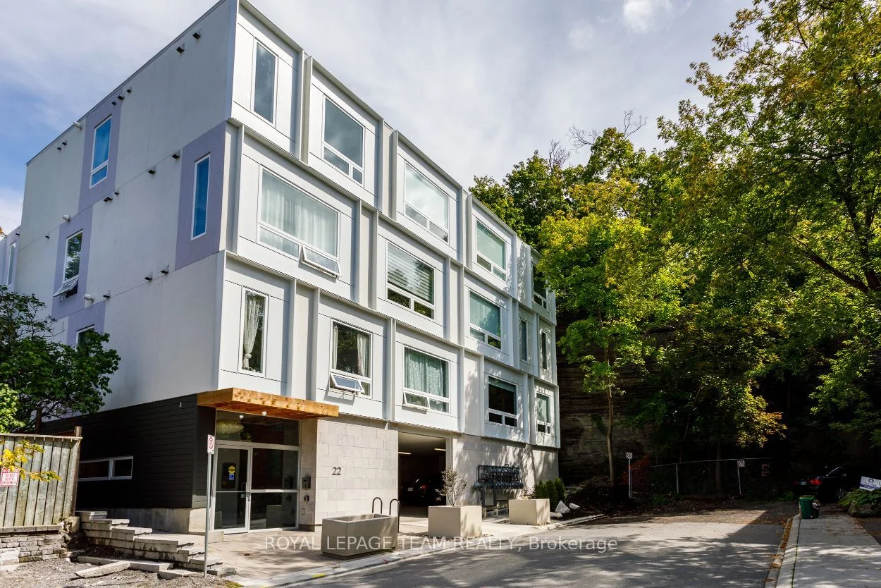 Condo Apartment in West Centre Town