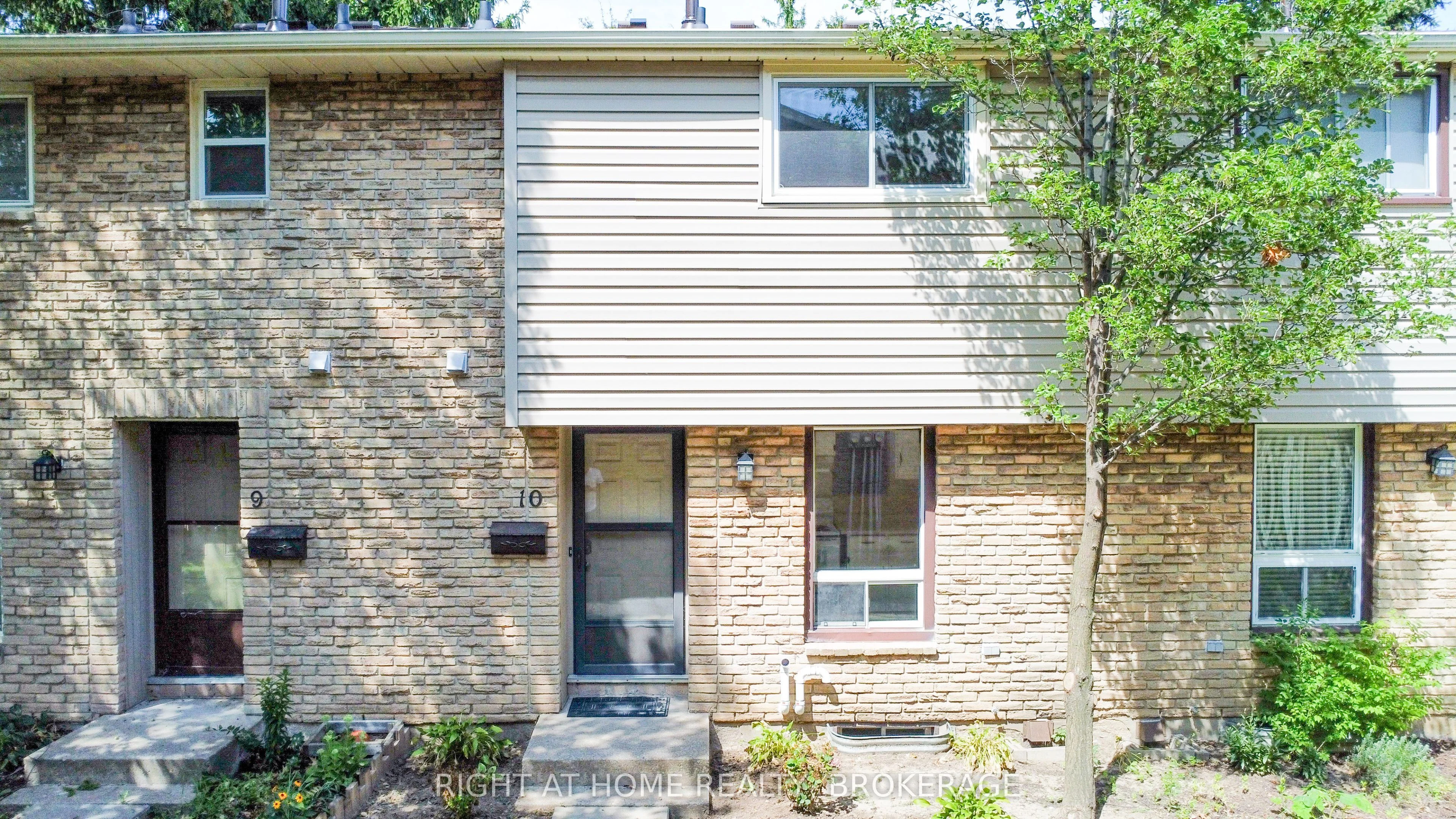 Condo Townhouse in St. Catharines