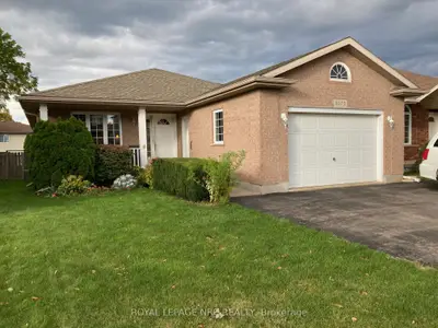 Detached in Niagara Falls