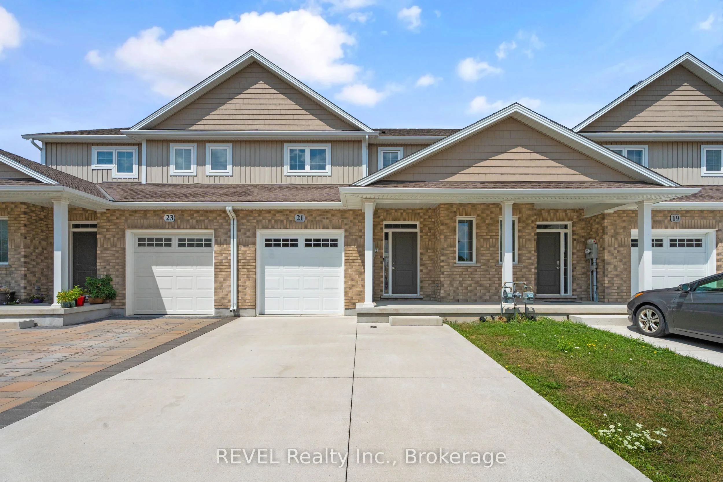 Att/Row/Townhouse in St. Catharines