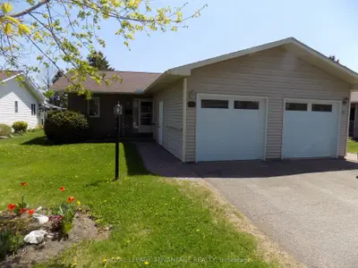 Detached Condo in Perth