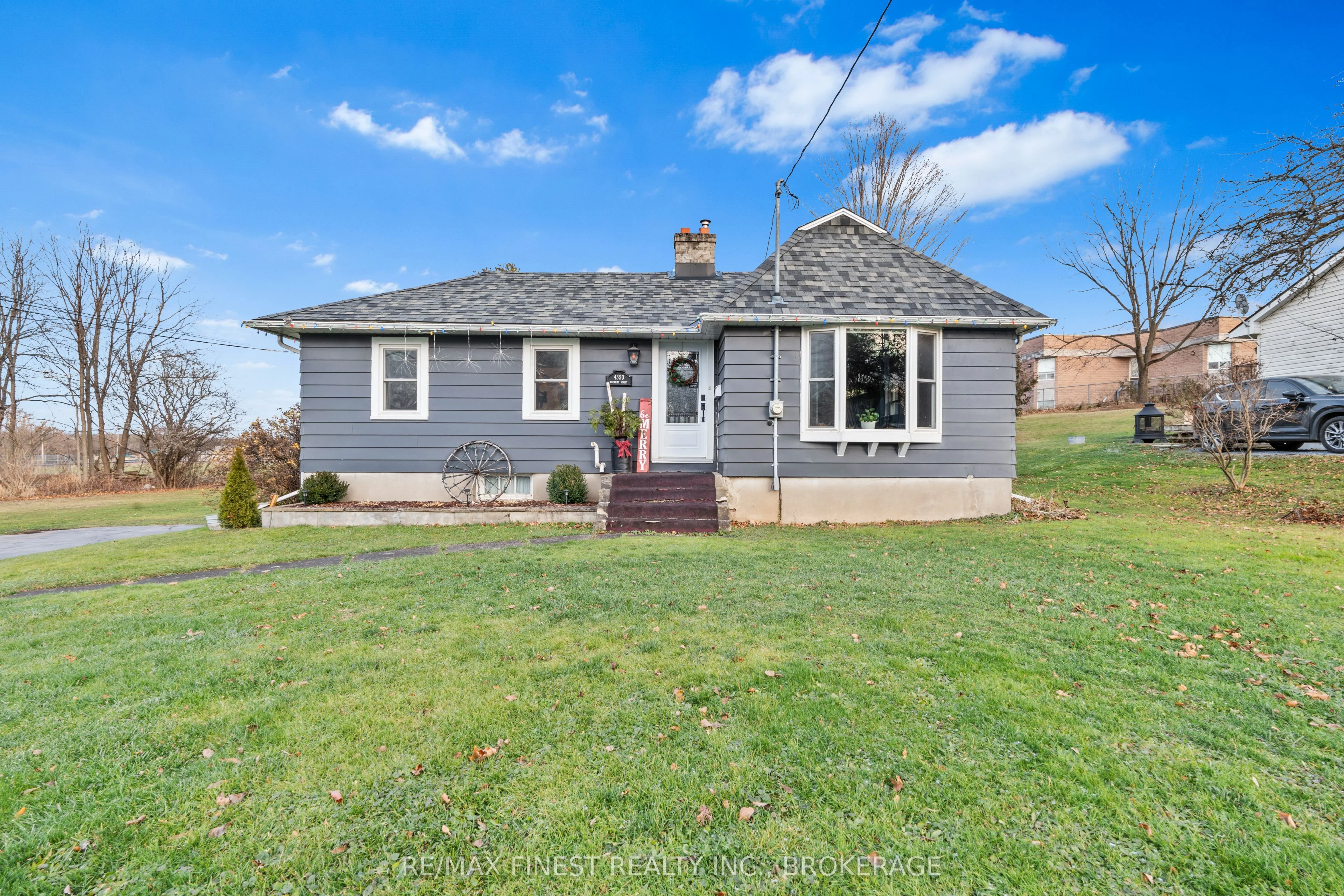 Detached in Frontenac