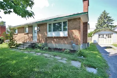 Detached in Meadowlands - Crestview and Area