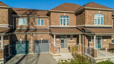 Att/Row/Townhouse in Hamilton