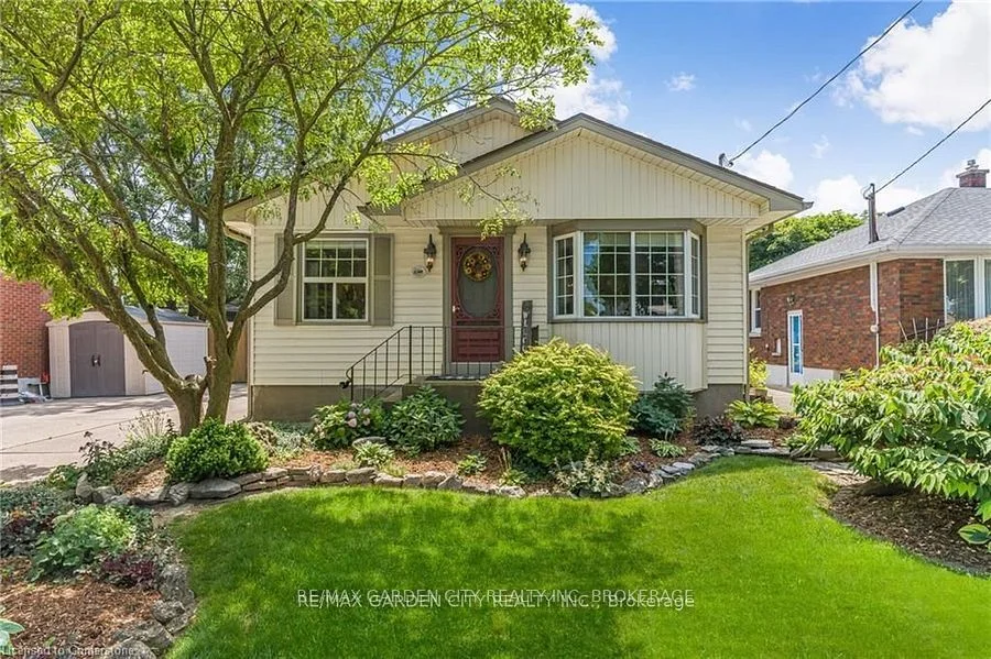 Detached in Thorold