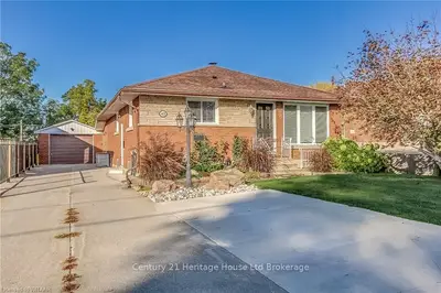 Detached in Woodstock